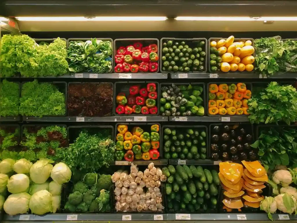 economizar na compra do mês comprando frutas e verduras da época